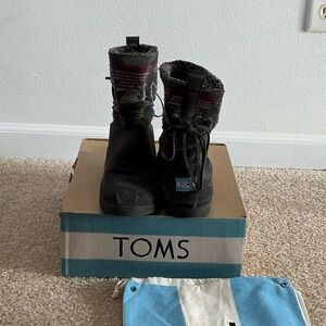 Women’s TOMS Boots- Gray Nepal Suede Moccasin Boots Women’s - size 6